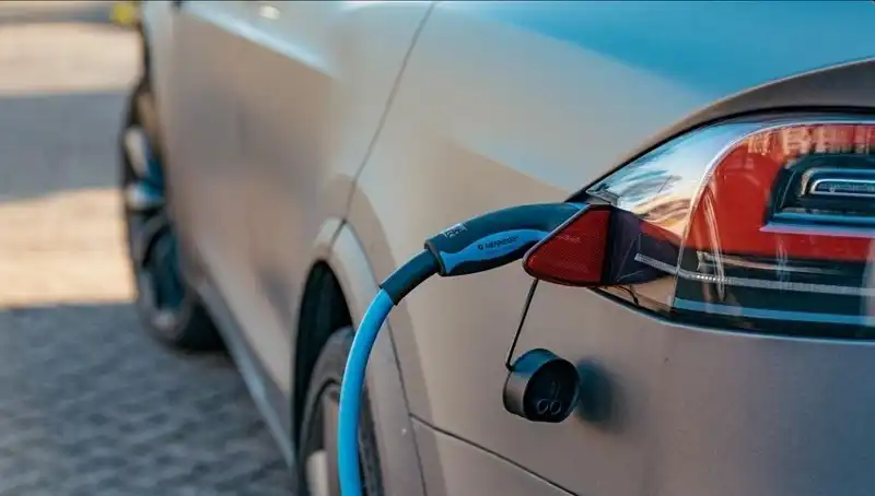Elektrikli Araç Satışları Düşüşte: Alıcıların Tercihleri Neden Değişiyor?