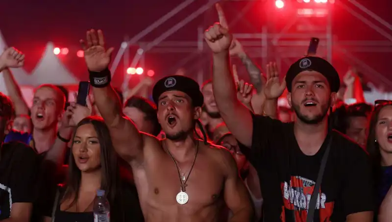 Thompson Konserinde Şok Edici Nazi Selamı Skandalı Ortaya Çıktı
