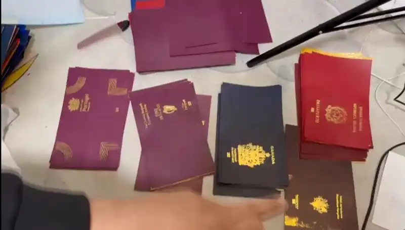 Sahte Belge Çetelerine Dev Operasyon: Pasaport, Vize, Ehliyet Üretimi Engellendi!