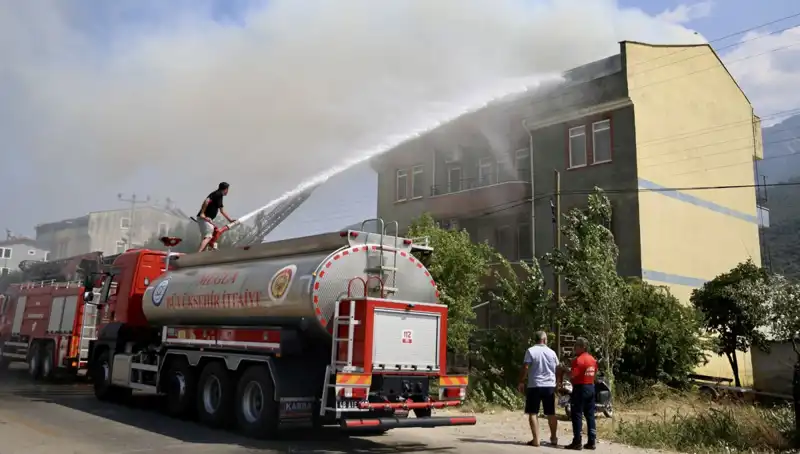 Çatı Katında Çıkan Yangın Panik Yarattı: Olayın Detayları Ortaya Çıktı