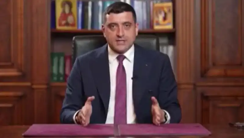Romanya Seçimlerinde Aşırı Sağcı Aday İlk Turda Neden Başarı Elde Etti?