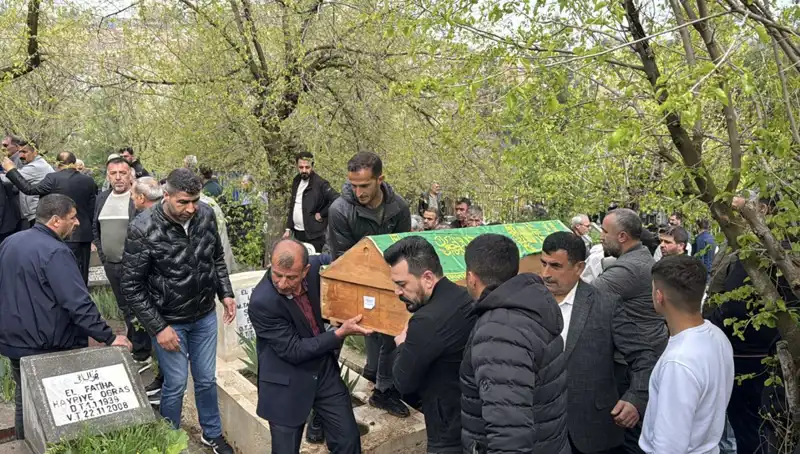 Karabük'teki Trafik Kazasında Hayatını Kaybedenler, Diyarbakır'da Son Yolculuklarına Uğurlandı