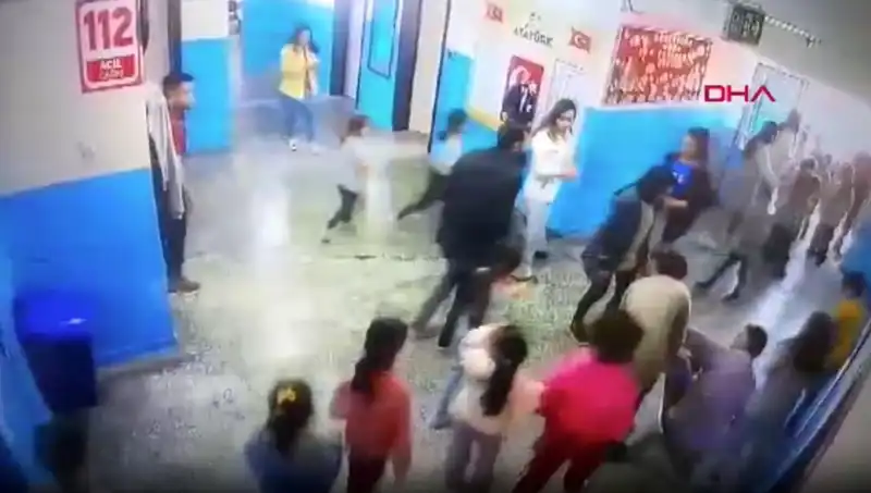 Öğrencinin Bayılmasına Müdür Yardımcısından Kahramanca Müdahale