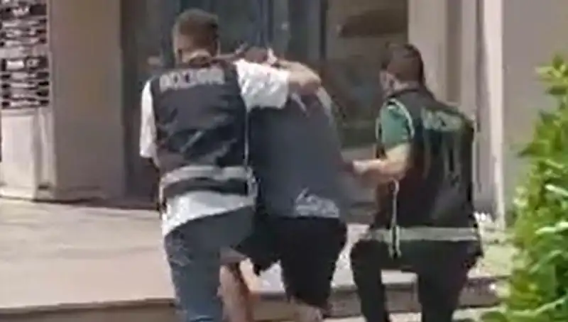 Sahte Dövizle Alışveriş Yapan Turist Zirveden Sınır Dışı Edildi