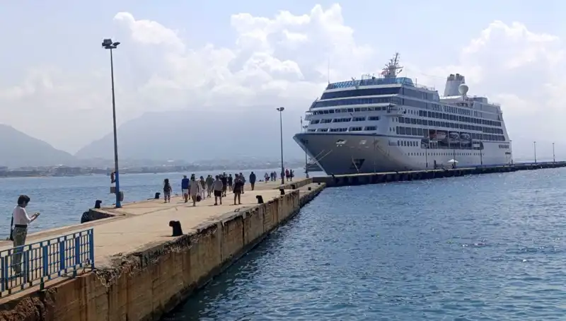 ABD'li Turistlerin Alanya'ya Kruvaziyerle Gelişi: Tatil Cenneti Büyülüyor