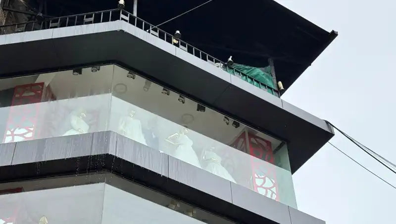 Giyim Mağazasında Korkutan Yangın: Alışveriş Cenneti Tehlikeye Girdi