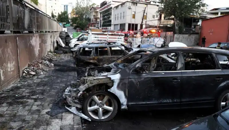 Sanayide Tamir Bekleyen Araçlar Küller İçinde: Yangının Sebebi Ne Olabilir?