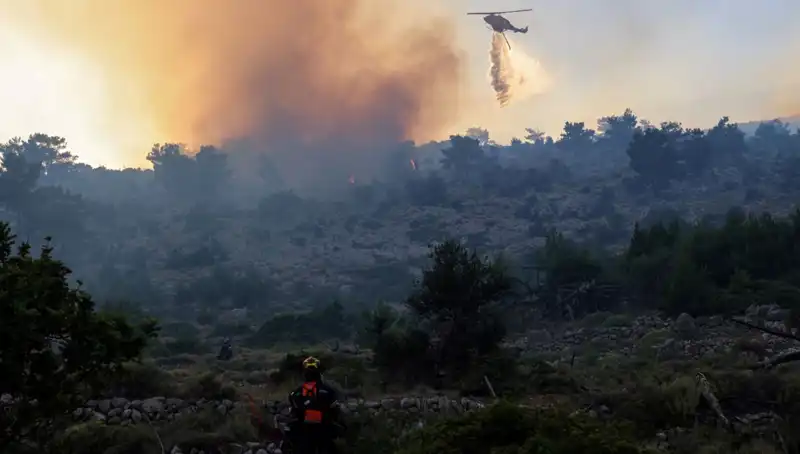 Eğriboz Adası’ndaki Orman Yangını: İki Köyün Tahliyesi ve Yaşanan Gelişmeler