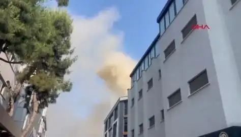 İstanbul'daki 4 Katlı İş Merkezinde Büyük Yangın: Müdahale Devam Ediyor