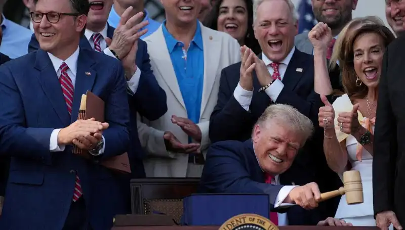 Trump, Özgürlük Temelli "Büyük, Güzel Yasa Tasarısı"nı İmzaladı!