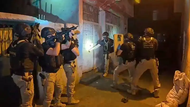 İstanbul'da DAEŞ'e Yönelik Büyük Operasyon: 18 Kişi Gözaltında!
