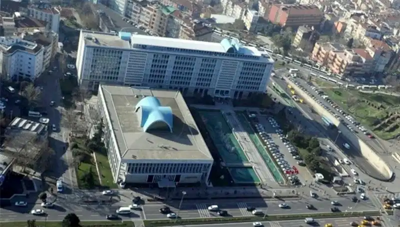 İBB Soruşturmasında "Enderun" WhatsApp Grubu Gündemde: Ne Mesajlar Gönderildi?
