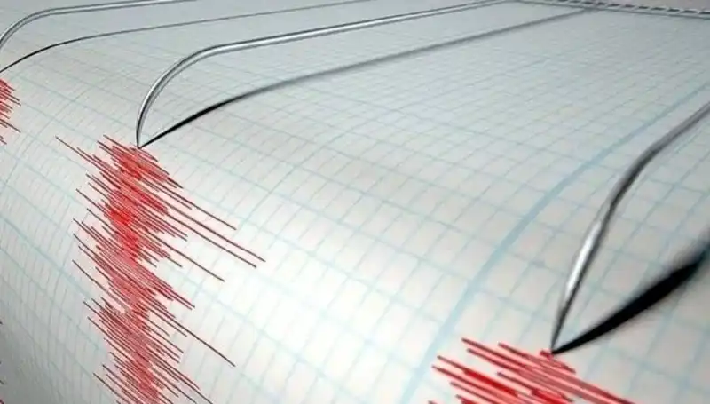 Ege Denizi'nde Sarsıcı Deprem: 3.5 Büyüklüğünde Hissettirildi