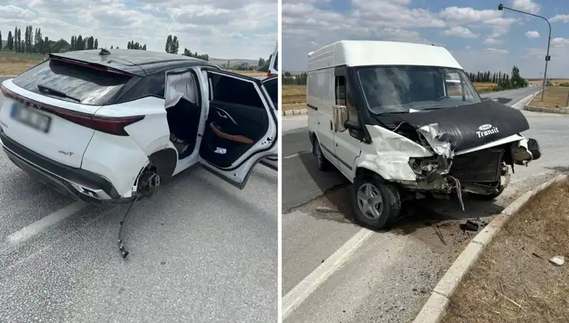 Çorum’da Önceki Gece Kafa Kafaya Çarpışan Araçlar Feci Kaza Yaptı