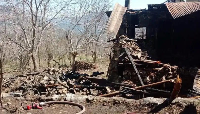 Karaman’da Müstakil Evde Yangın: Trajik Olayda Bir Kişi Hayatını Kaybetti