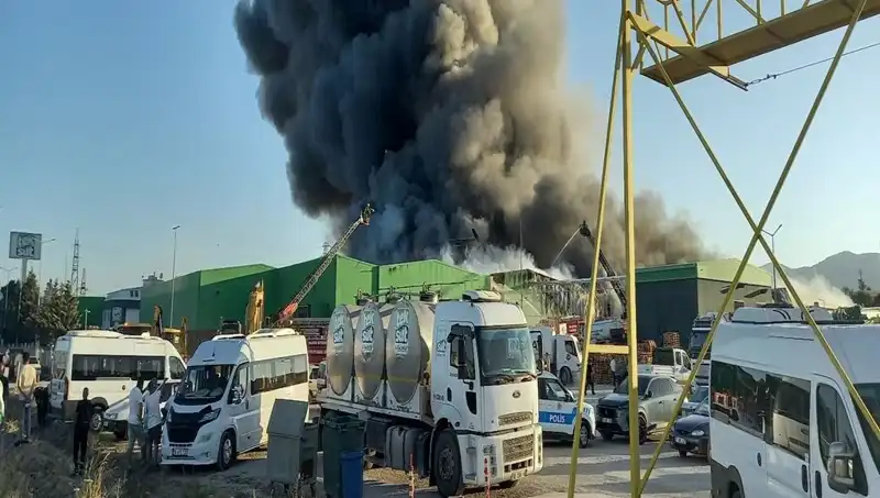 Gönen'de Fabrika Yangını Korkuttu: İşçilere Ne Olacak?