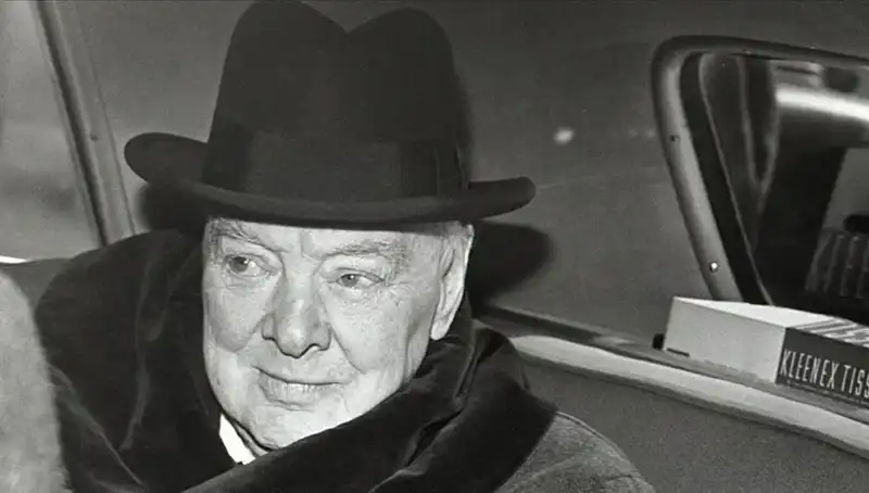 Tarihi Churchill Evi: Dünyaca Ünlü Liderin Bekar Evi Satışta