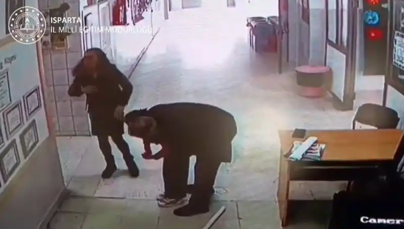 Öğretmenin Cesareti: Heimlich Manevrası ile Öğrencisini Kurtardı