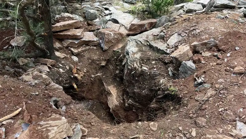 Eski Vali ve Emekli Albay Define Ararken Suçüstü Yakalandı!