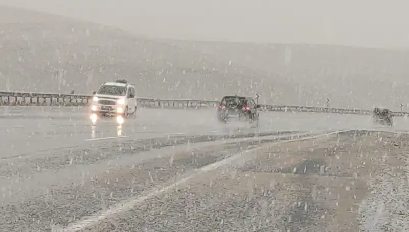 Nisan Ayında Bahar mı, Kış mı? Kar Sürprizi Herkesi Şaşırttı!