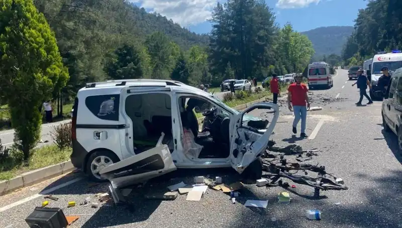 Marmaris'te Feci Kaza: Yolda Can Pazarı, Ölüm ve Yaralılar