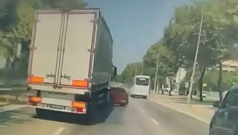 Bursa’da Kör Nokta Kazası: Trafik Güvenliği Sorunları Gündemde