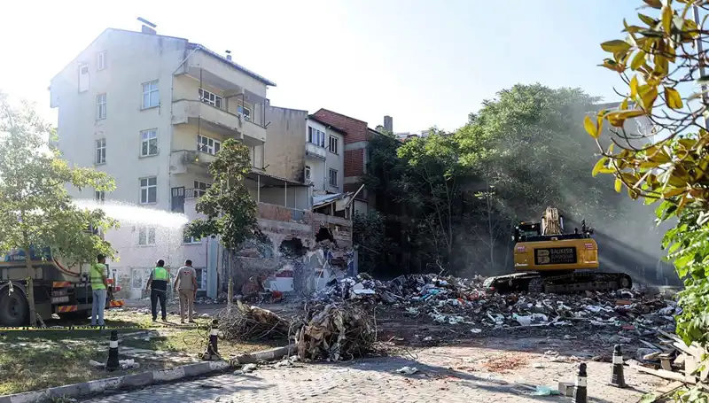 Sındırgı'da Şok Edici Sarsıntılar: Artçı Depremler Peş Peşe Geliyor!