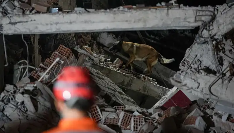 Sındırgı'da Deprem Artçıları 100'ü Geçti: Uzmanlar Uyarıyor