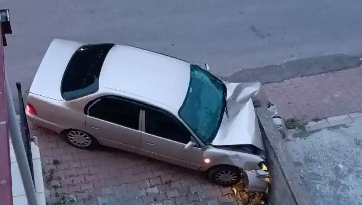 Kontrolü Kaybeden Araç Duvara Çarptı: Detaylar ve İlk Bilgiler