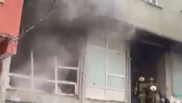 İstanbul'daki Beş Katlı İş Merkezinde Çıkan Yangın Panik Yaratıdı