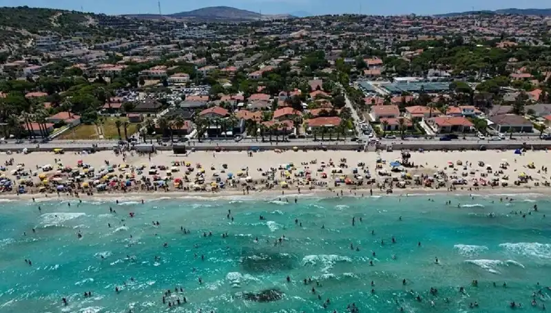Çeşme'de Su Kesintisi Uzadı: Vatandaşlar Endişeli ve Beklemede
