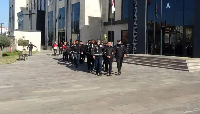 Oteldeki Kavga Kanlı Bitti: Balyoz ve Bıçaklarla Saldırı!