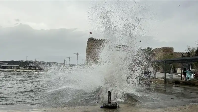 Sinop'ta Sıcak Havalara Rağmen Denizde Yüzme Yasağı Uygulandı