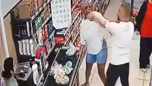 Markette Kasa Sırasında Şok Edici Saldırı: Çocuğunun Gözleri Önünde