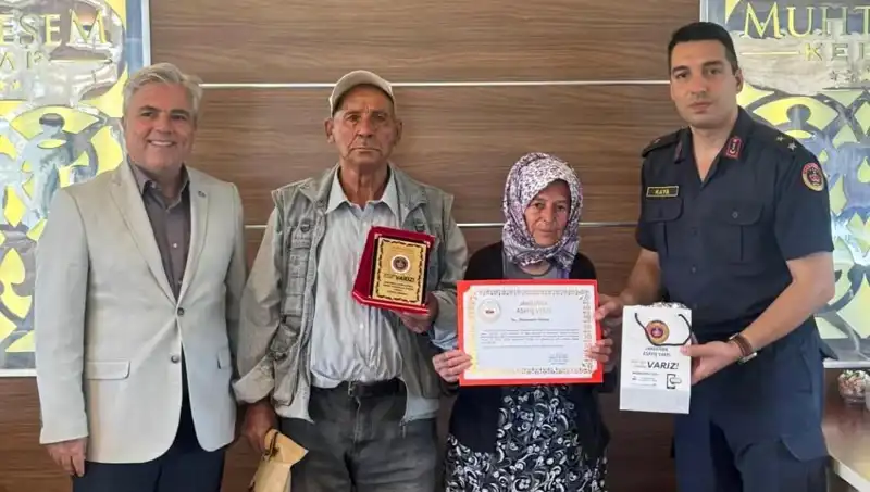 Hayırsever Aile, Tek Varlıkları Olan Evi Jandarmaya Bağışladı