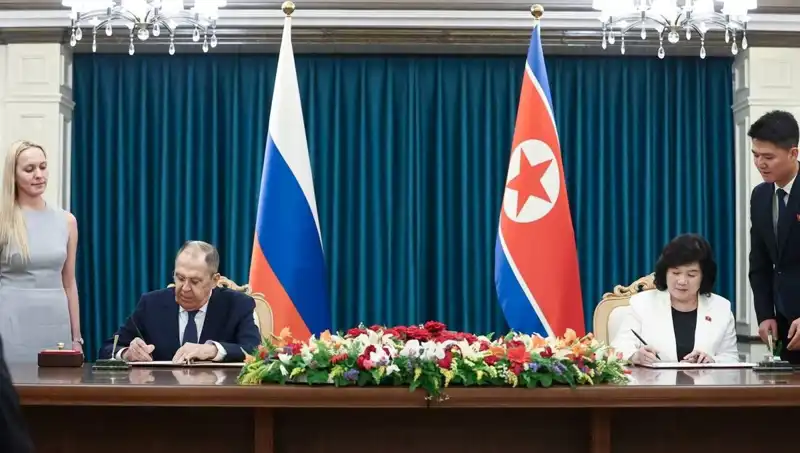 Rusya ve Kuzey Kore: Lavrov'dan Tarihi Görüşme Detayları