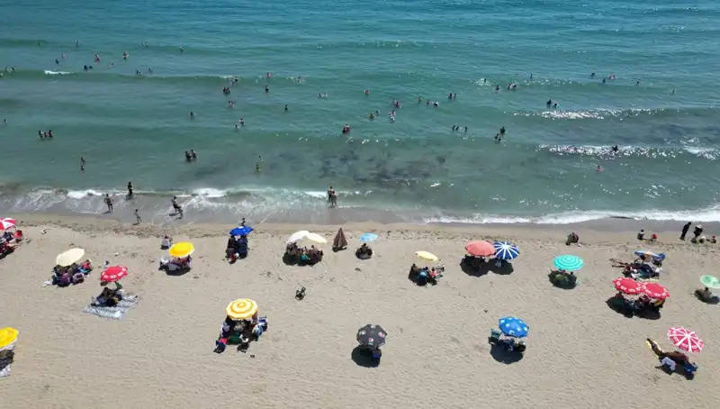 Tekirdağ'da Sıcağın Cezbettiği Kalabalıklar: Plajlar Dolu!