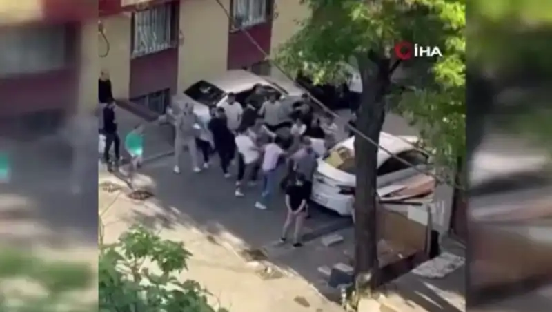 Madde Bağımlısı Kapıdan İçeri Girdi, Mahalleli Direndi!