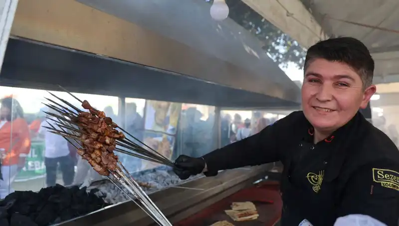 Kozan Karnavalı’nda Ciğer Festivali: Yarım Ton Lezzet Tükendi!