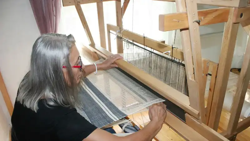 Eski Giysileri Yeniden Hayatlandırarak Şaşırtıcı Eşya Tasarımları