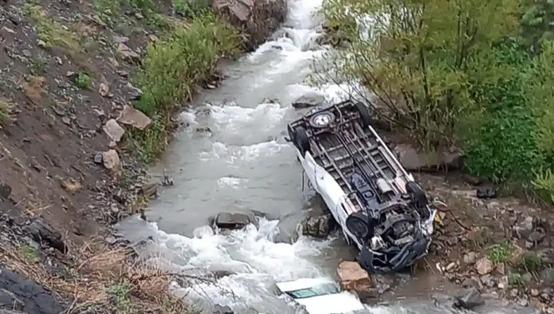 Hakkari'de Korkunç Kaza: Minibüs Devrildi, İki Can Gitti!