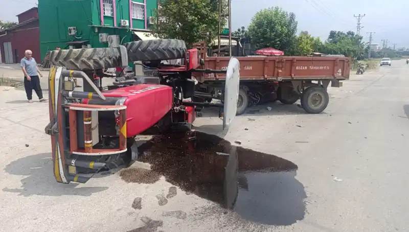 Otomobille Çarpışan Traktör Devrildi: Korkunç Kazada İki Kişi Yaralandı