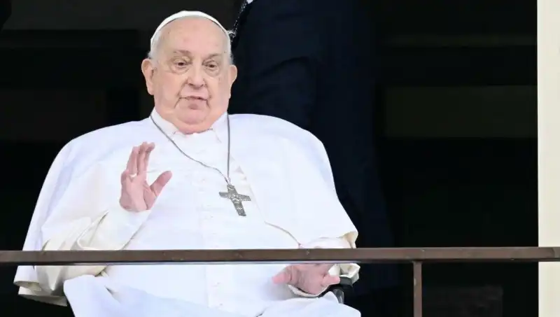 İyileşen Papa Francis, Hastanede İlk Görüntülerini Paylaştı!