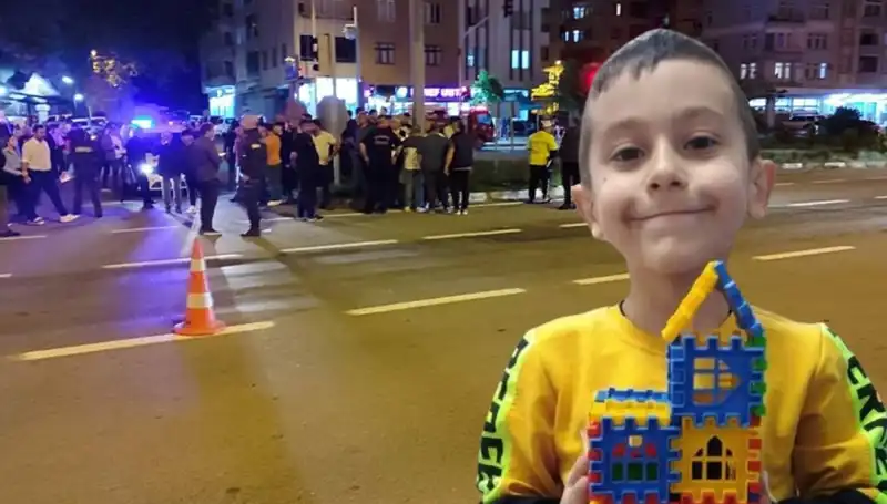8 Yaşındaki Çocuk Kamyonet Kazasında Hayatını Kaybetti, Pedal Bastığı Düşüldü!