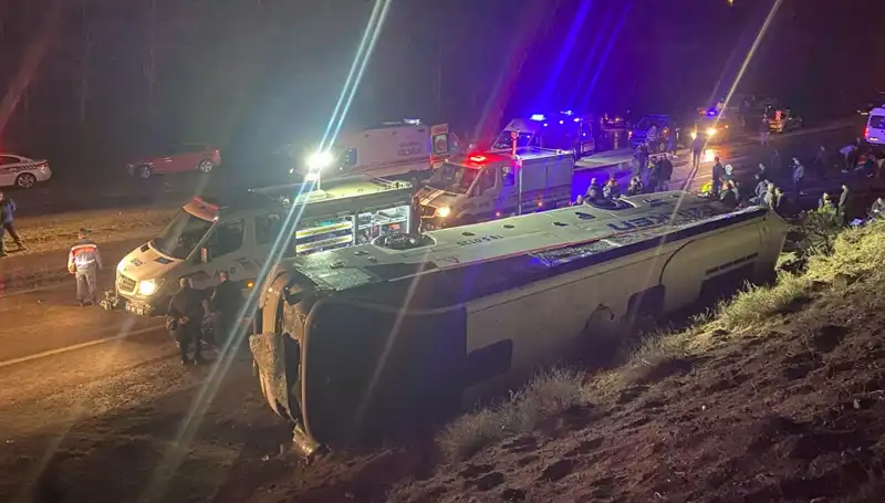 İşçi Servisi Kaza Yaptı: 23 Kişi Hastaneye Kaldırıldı, Detaylar Ortaya Çıktı